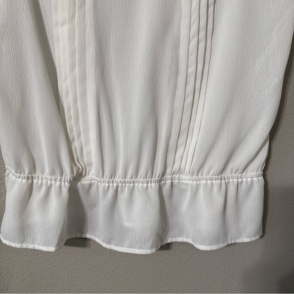 #620 New york & company Crochet ruffle blouse size medium - Picture 3 of 8